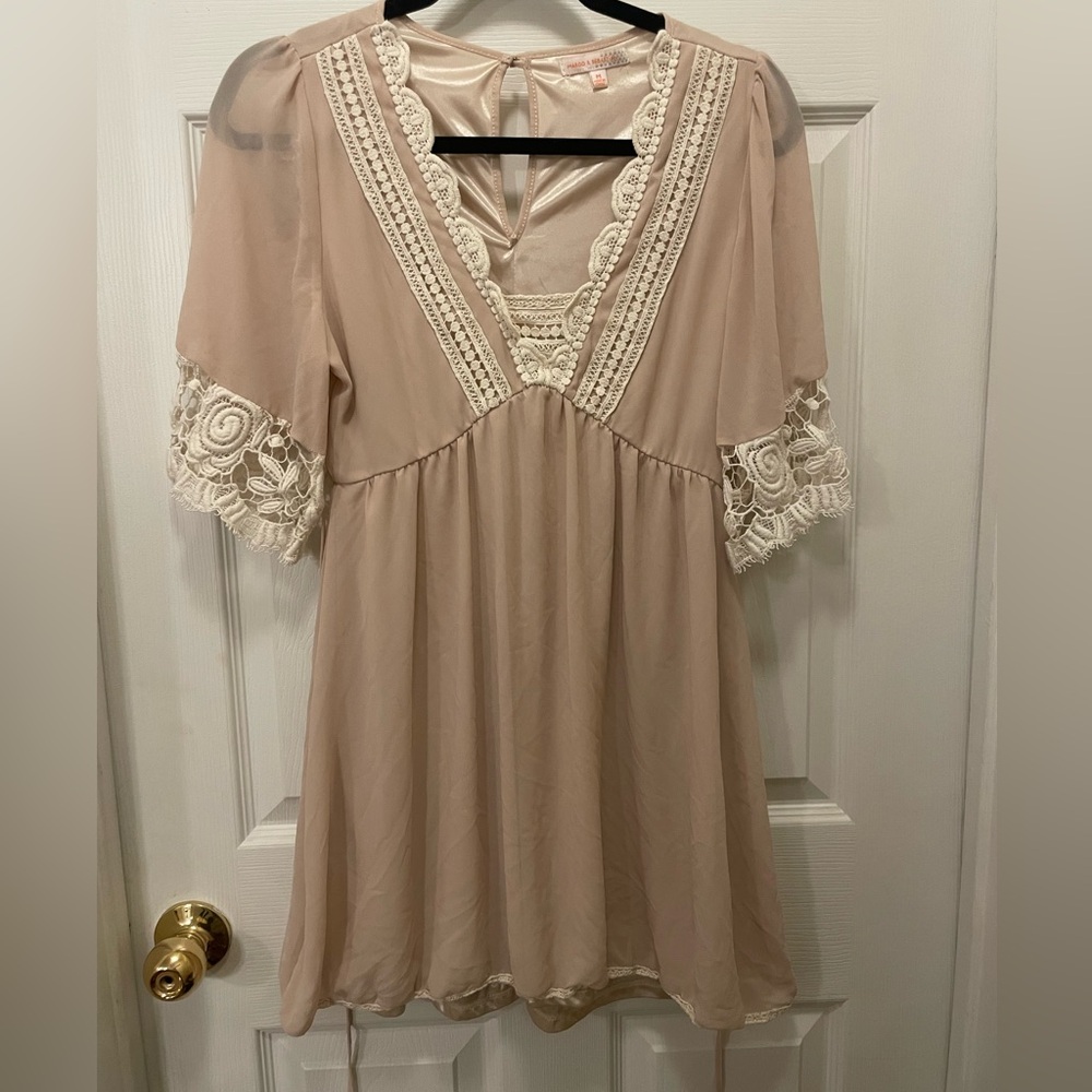 Margo & Sebastian Women's Baby Doll Mini Dress Size Medium Nude Lace Trim Lined